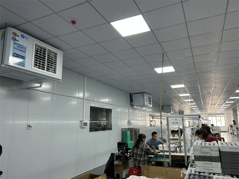 服裝廠高溫難題終結(jié)！工業(yè)省電空調(diào)打造清涼生產(chǎn)環(huán)境
